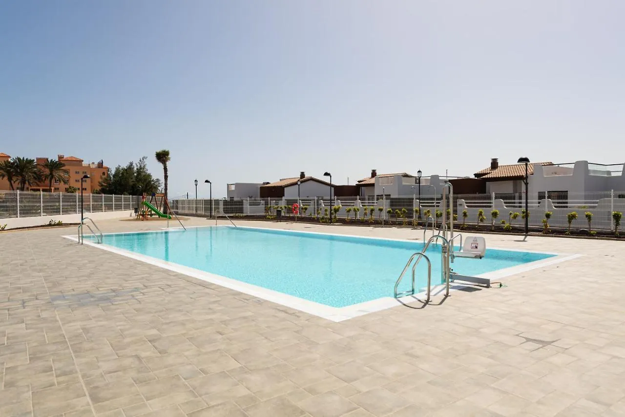 Apartment Homeforguest Apartamento En Residencia De Lujo Con Terraza Y Piscina La Guirra